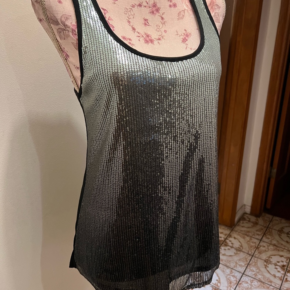 Tank top - Picture 2 of 9